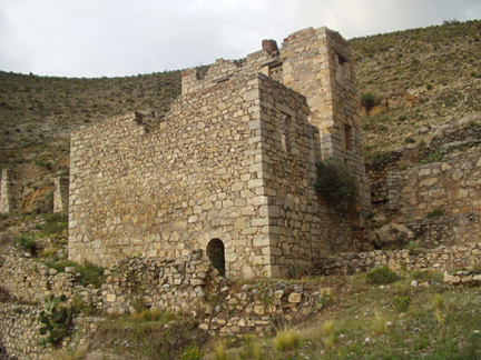 Detail of structure in upper part of Milagro