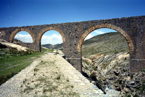 Aqueduct over railway  to La Luz